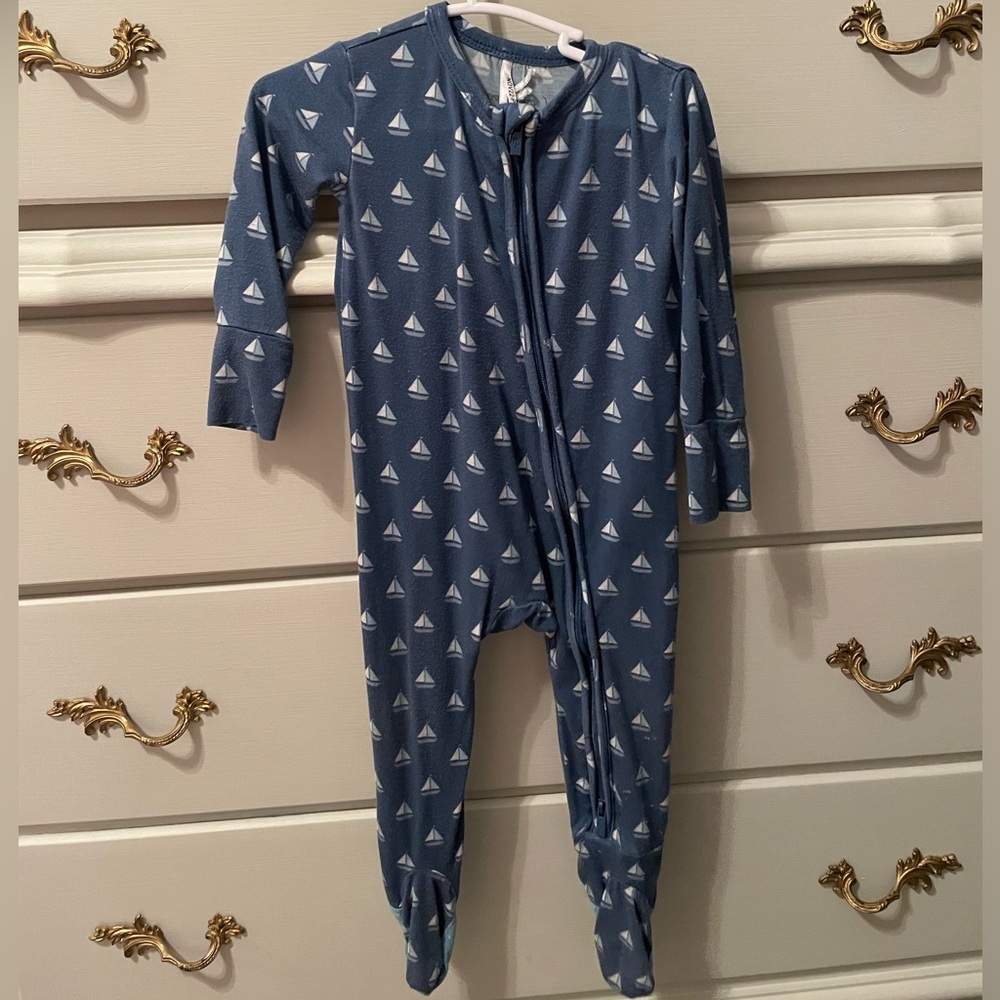 Posh Peanut footie - EUC 6-9 ⛵️